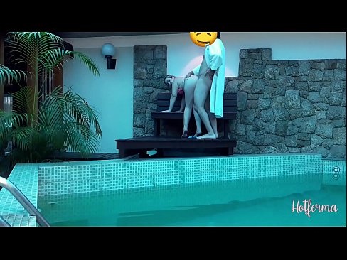 ❤️ Boss kutsub neiu basseini, kuid ei suutnud vastu panna kuumale Porno at et.mailkassa.ru