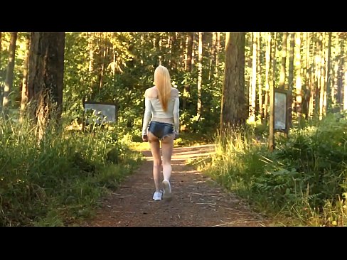 ❤️ Ilus naine liigub aeglaselt, mitte alasti video Porno at et.mailkassa.ru