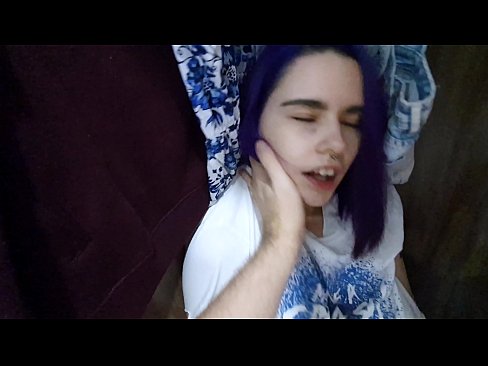 ❤️ Leidsin oma õe kapist ja aitasin tal cumida Porno at et.mailkassa.ru